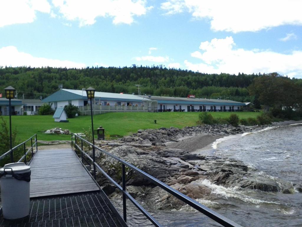 Motel Lac St-Jeanシャンボール エクステリア 写真